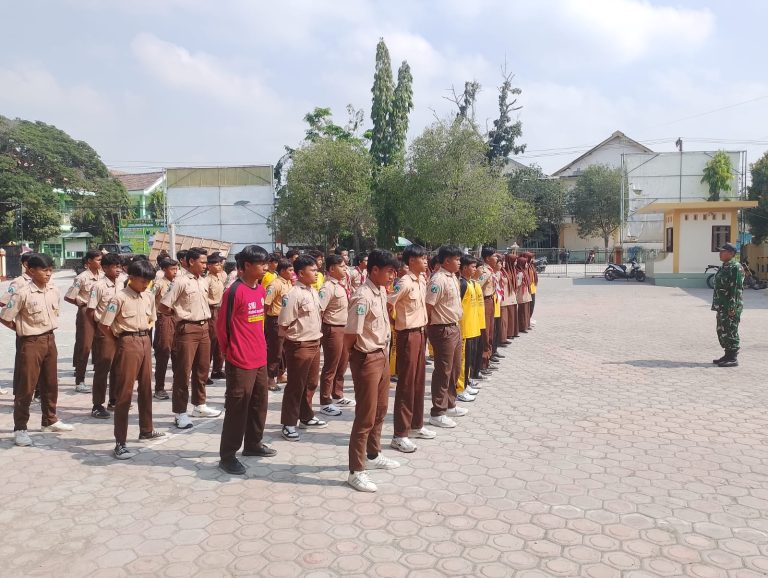 Babinsa Koramil 0812/15 Karanggeneng Dorong Pelajar SMA Wahid Hasyim Pahami Nilai Kebangsaan